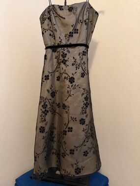Jessica Howard Gold Strapless Floral Evening Dress with Black Embroidery size 8